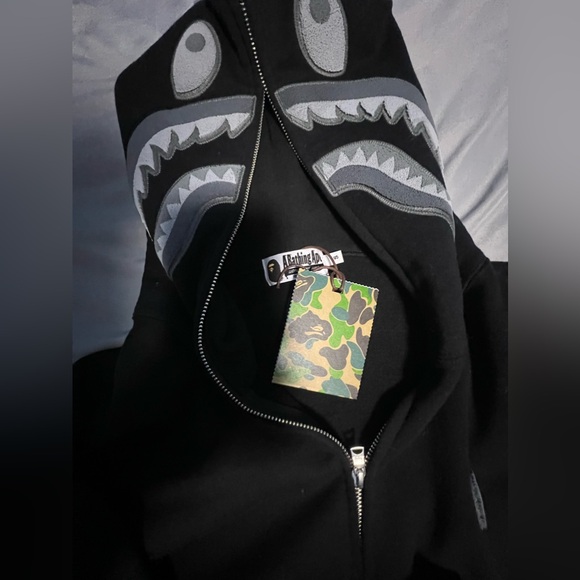Brand new bape hoodie with tags and receipt size small fits like size M